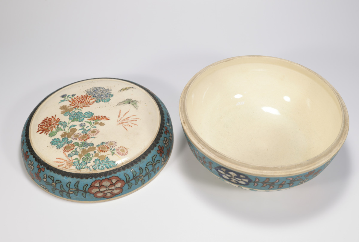 陶磁胎七宝 花蝶図蓋物 - 古好屋