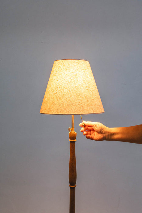 Coal フロアライト｜静かな灯りで空間に奥行きをつくる 木製フロア