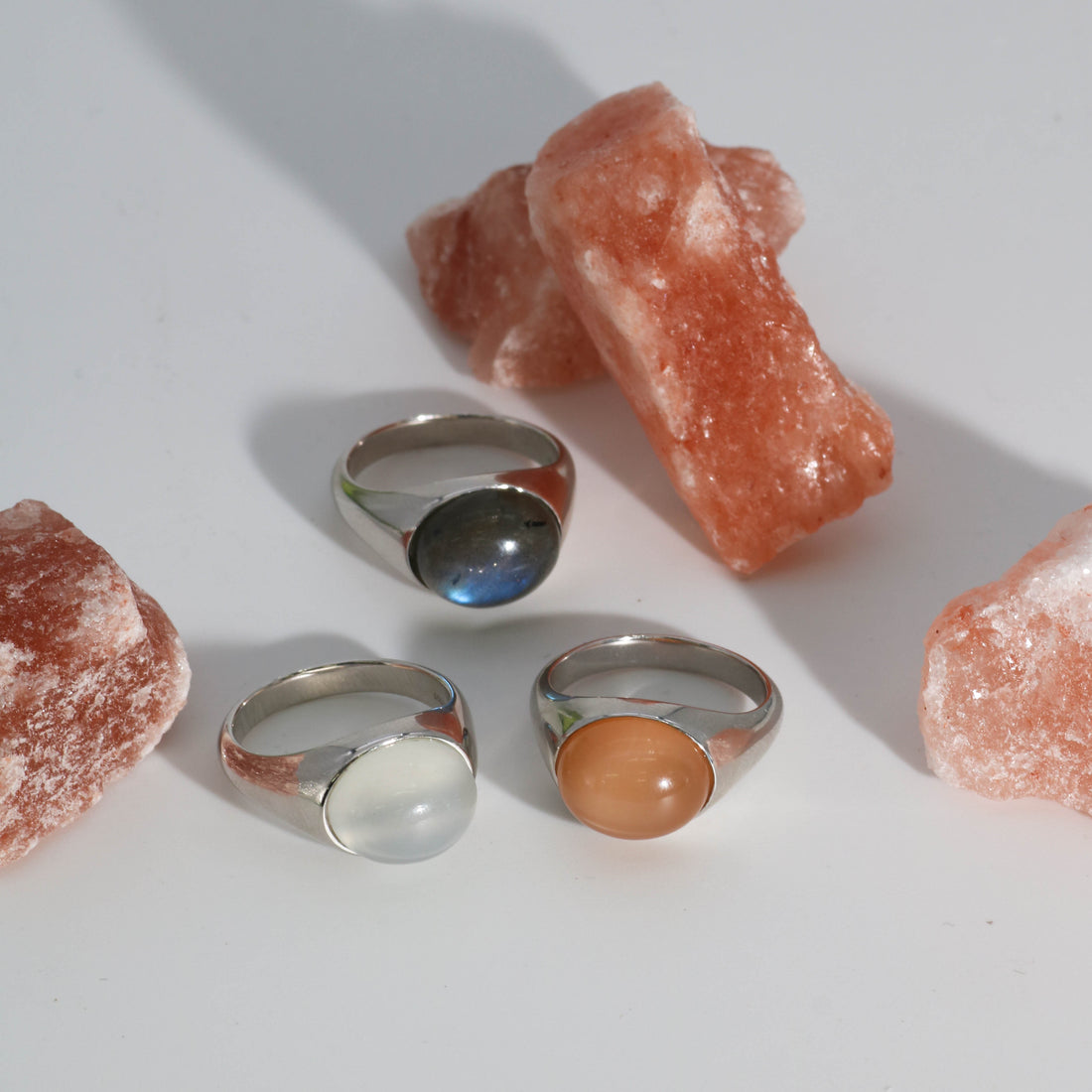 ほぅ】天然ホワイトムーンストーンのつぶつぶ枠留めイヤリング ほぅ