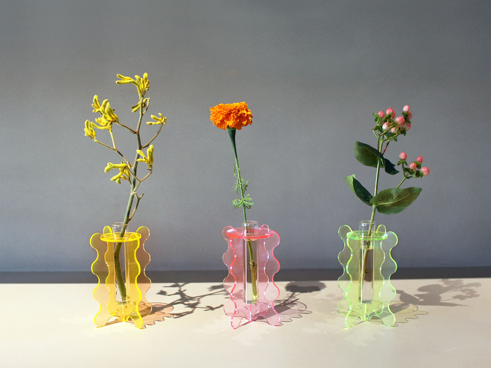 ネオンカラーのアクリル一輪挿し」オリジナルプロダクト販売中！｜Anymany