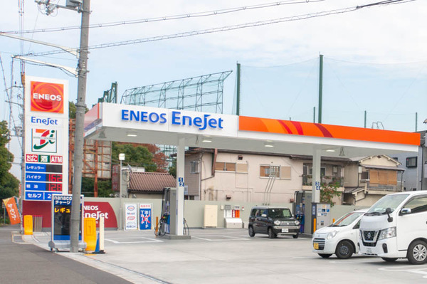 1号線ぞい山之上にあるガソリンスタンド「ESSO」が『ENEOS』になってる
