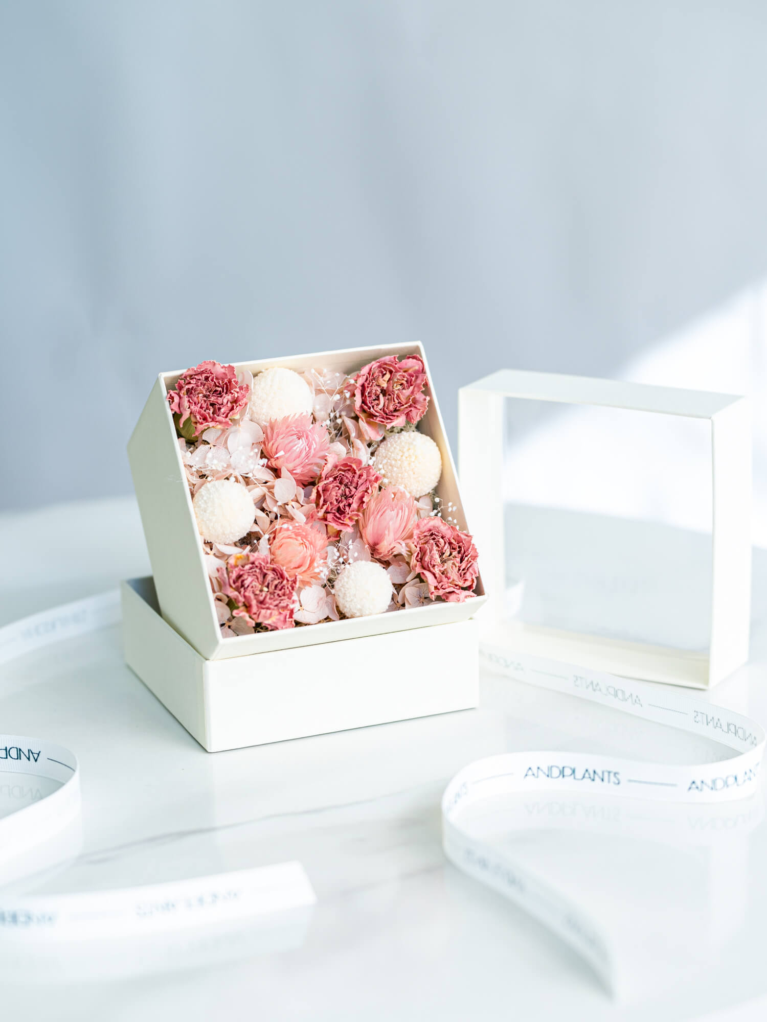 ドライの鮮やかなフラワーボックスM - ピンク - | お花の通販AND