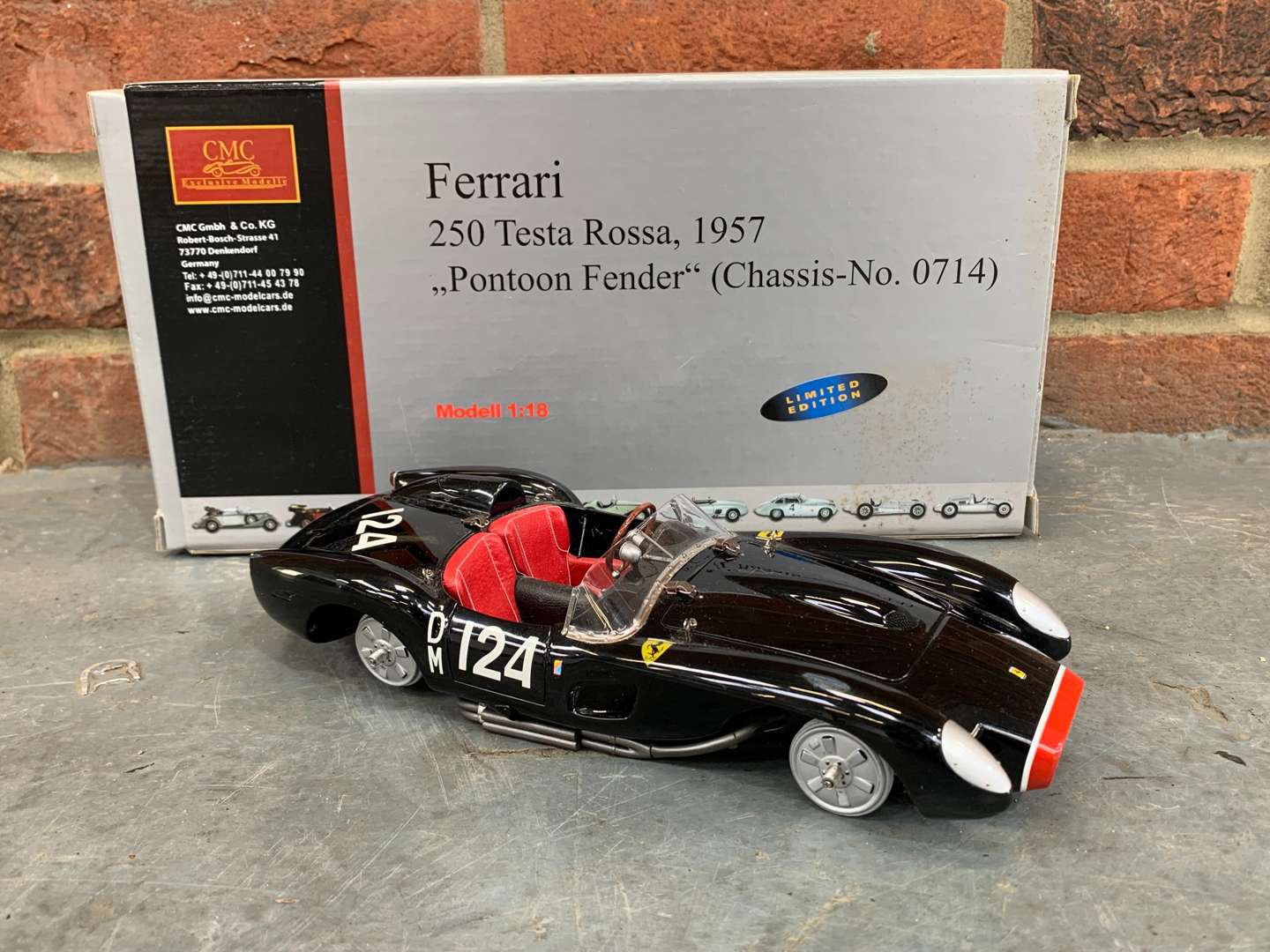 CMC 1957 Ferrari 250 Testa Rossa Pontoon Fender Boxed 1;18 Scale a