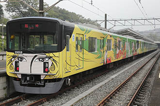 西武線で新・銀河鉄道999デザイン電車が出発進行！デビュー記念