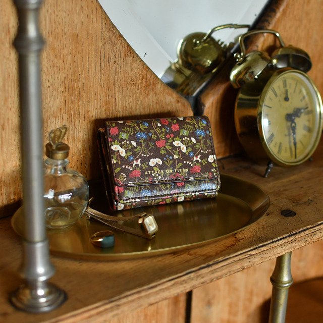 進撃の巨人」エレン、リヴァイたちのモチーフを散りばめた、ボタニカル