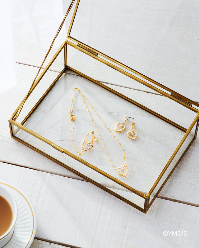 平成を代表する伝説のコミックス「NANA」2人のナナをイメージした