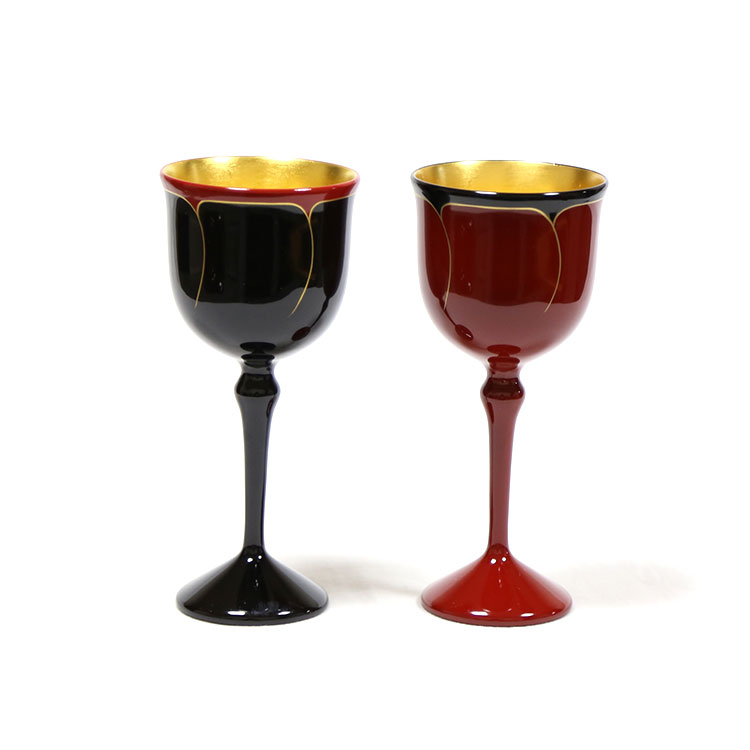 美しく高級感ある木製漆塗りのワインカップ ペア【木製 漆塗り 内金箔