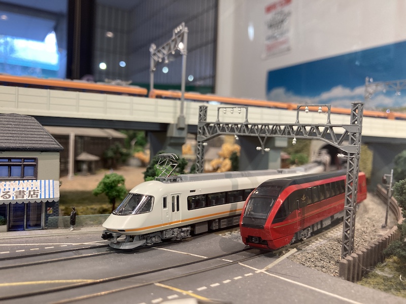 赤い新型名阪特急！TOMIX 近鉄80000系「ひのとり」入線！ | あそぶログ！