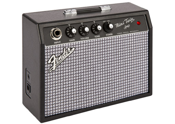 ASCII.jp：フェンダー、電池で鳴らせるミニアンプ「MINI ʻ65 TWIN-AMP」