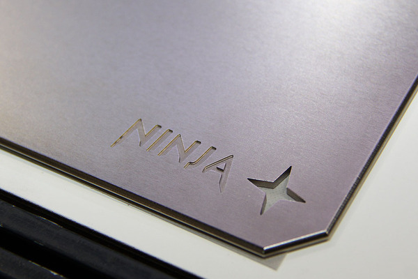 ASCII.jp：価格6万円！ TGSでe-Sports向け鋼鉄製マウスパッドを展示中