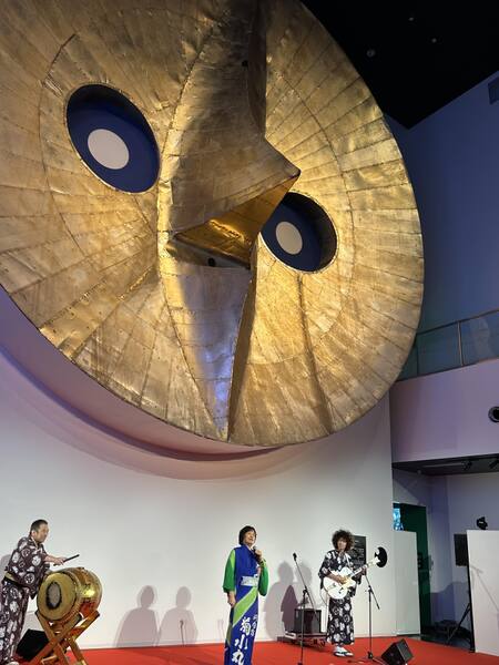 ASCII.jp：大阪・万博記念公園に、太陽の塔の初代「黄金の顔」が31年