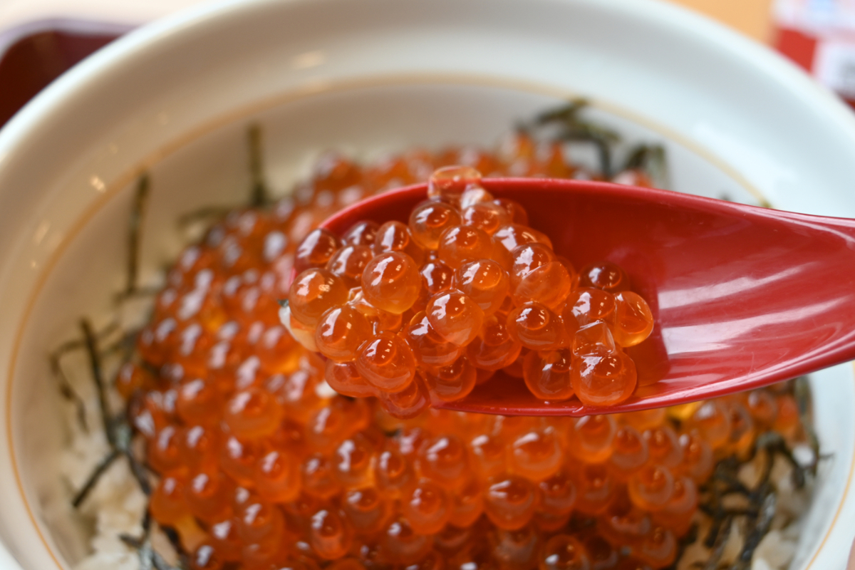 ASCII.jp：これが並!? なか卯「天然いくら丼」、お値段強気でも満足度