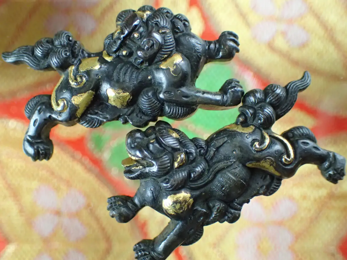 目貫 伝後藤派赤銅地金色絵陰陽根一匹獅子 | 刀剣・刀装具の買取事例