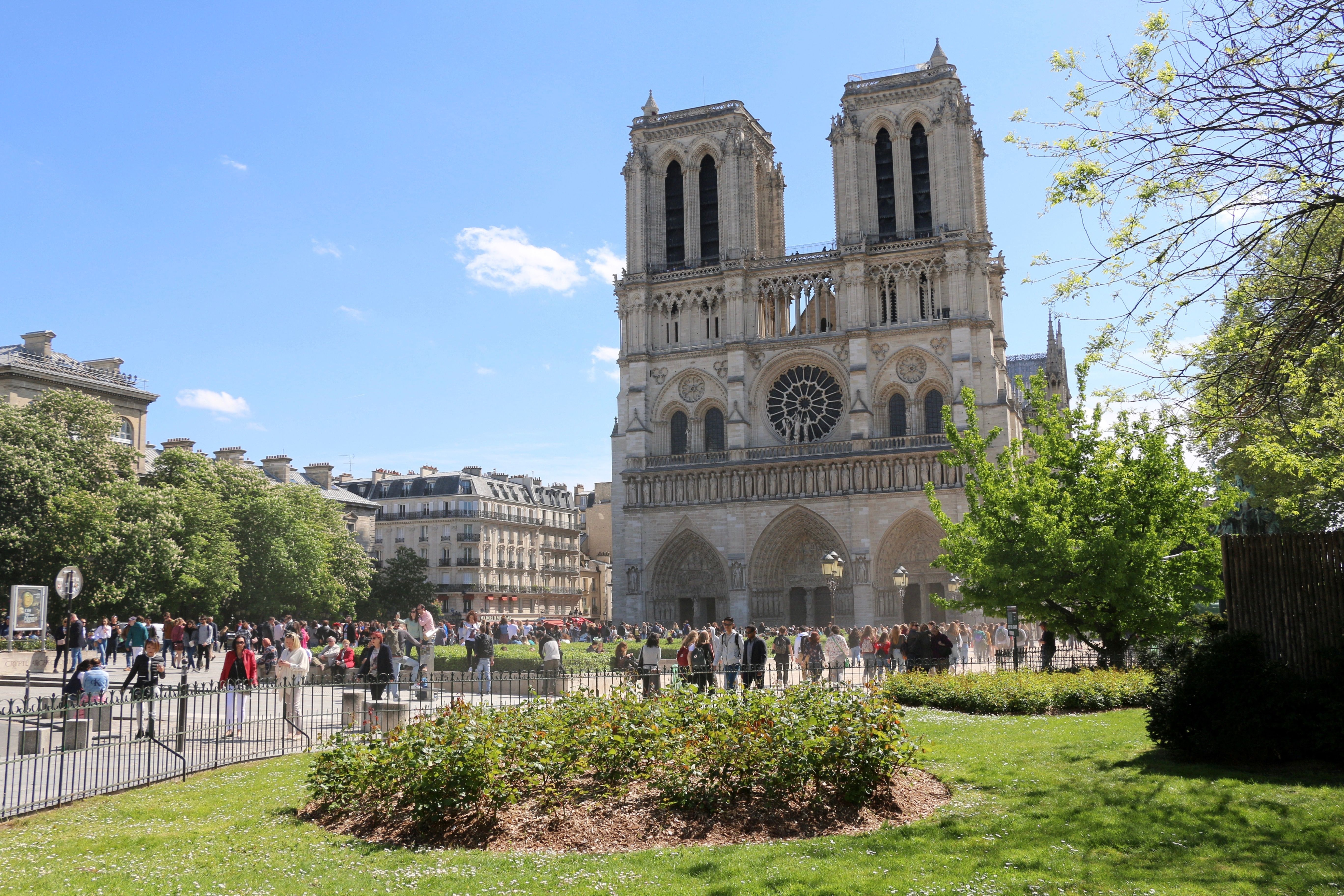 パリのノートルダム大聖堂