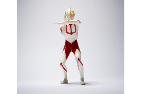 JALUX、赤×白限定カラーの「シン・ウルトラマン」フィギュア。JAL
