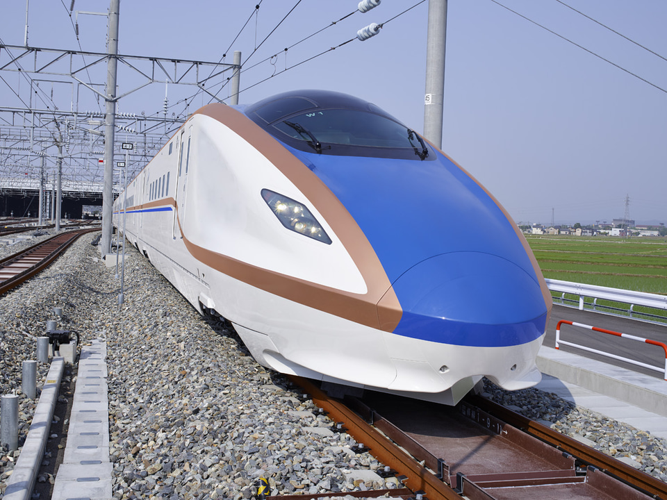 来春延伸に先駆け「北陸新幹線W7系」グッズ登場。和タオル/マグカップ