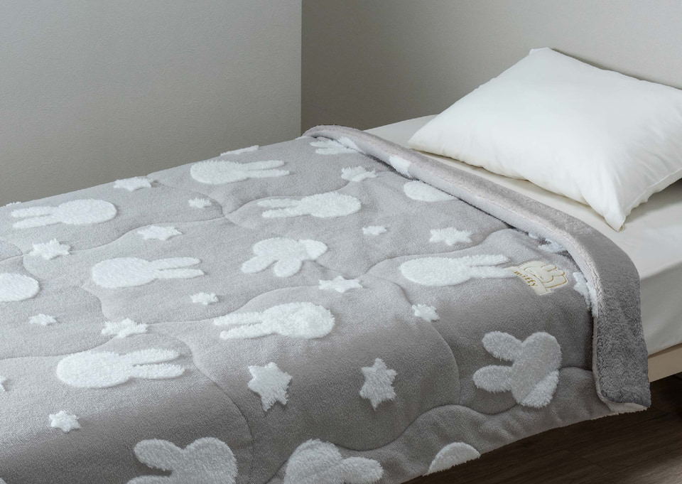 寝具の西川、ミッフィーの「もこもこ素材キルトケット」「のびのび