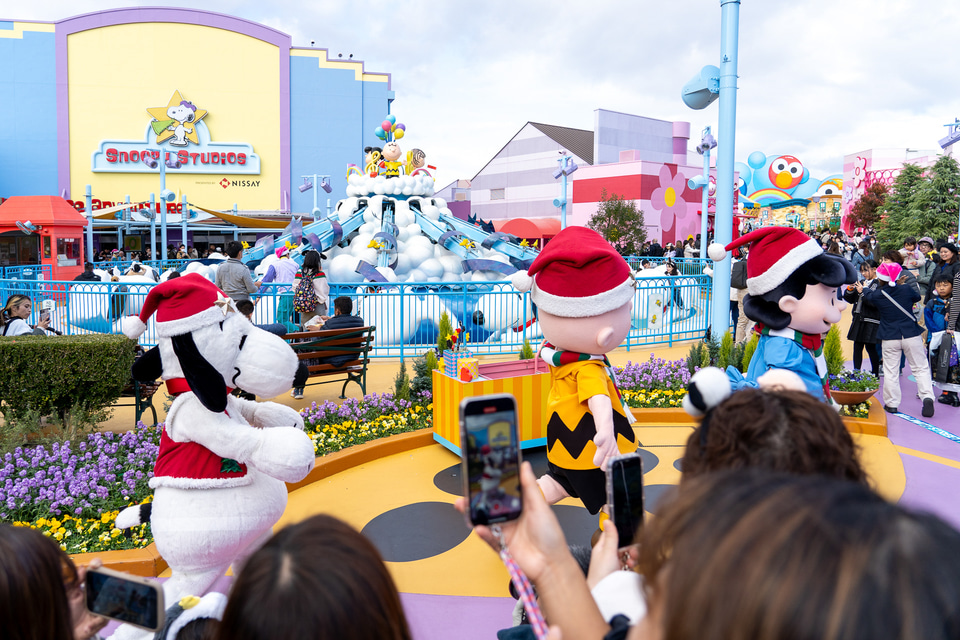 USJのクリスマス、スヌーピーたちのグリーティングとふわふわかわいい