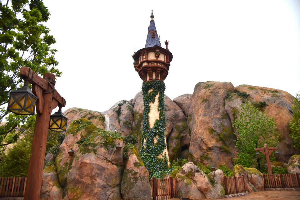 塔の上で歌うラプンツェルに会える！ ファンタジースプリングス新