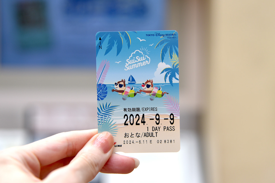 スイスイ泳ぐチップ＆デールがかわいいっ！ ディズニーリゾートライン