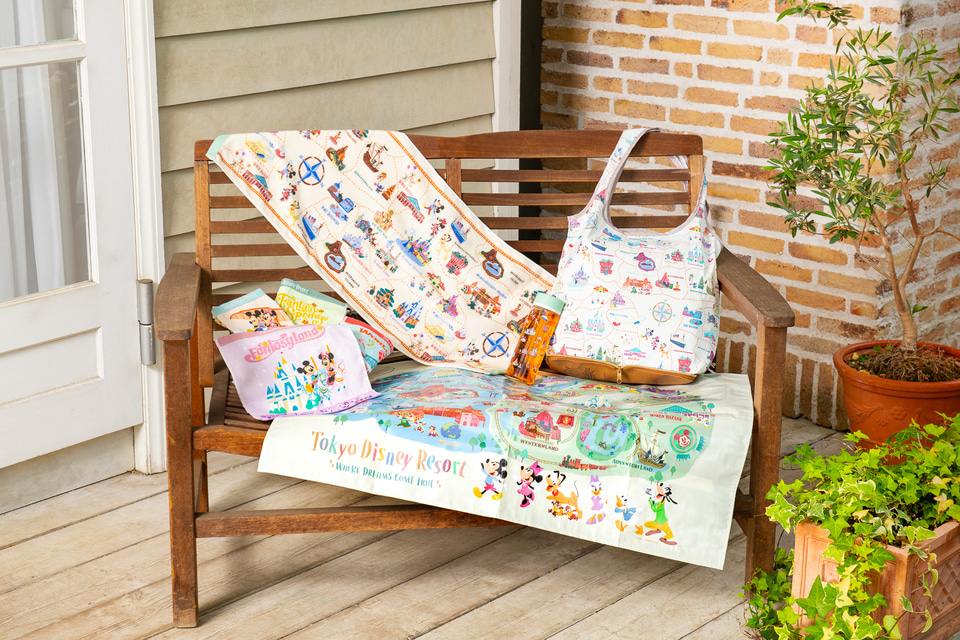 東京ディズニーリゾートのマップ柄グッズでパーク滞在を快適に！ 水筒