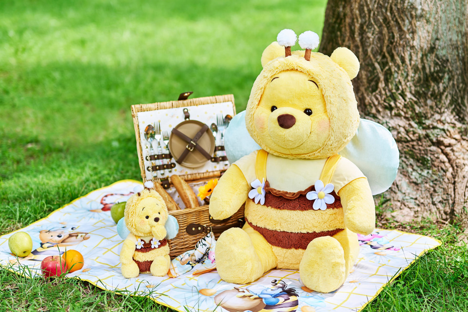 ディズニーストアが「はちみつの日」をお祝い！ ミツバチ姿のくまの