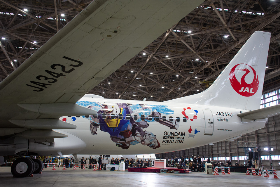 グラスフェザー装備のガンダム（RX-78F00/E）、JALとともに飛ぶ！ 大阪