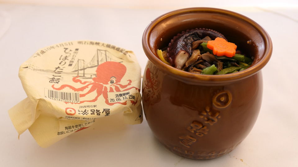 本当に売れる？が瞬時に大増産。「ミャクミャクひっぱりだこ飯」はなぜ