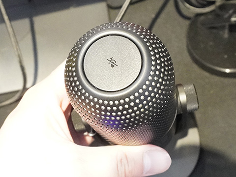 RazerのUSBコンデンサーマイク「Razer Seiren V3 Chroma / V3 Mini」が