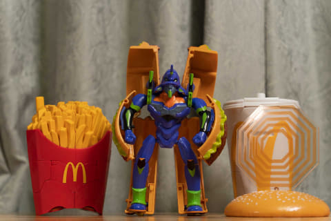 マクドナルド×エヴァフィギュア、開封＆組み立ててみた - AV Watch