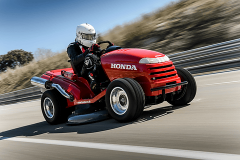 ホンダ、最高速187.60km/hで芝刈機の世界最速ギネス記録を達成 - Car Watch