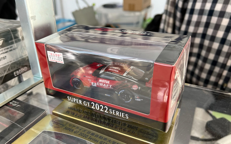 SUPER GT岡山公式テストで、エブロが最新ミニカー販売 - Car Watch