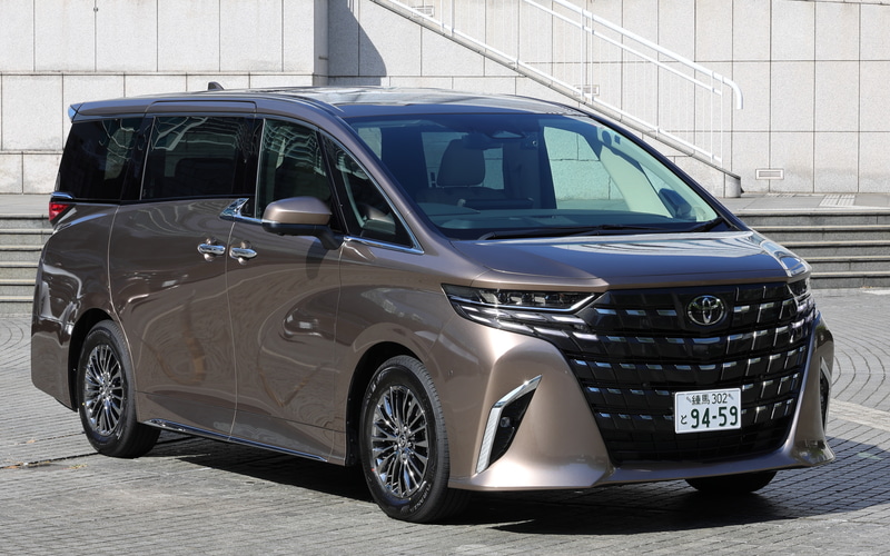 独自の世界観を作り上げた新型アルファード、走りを重視した新型ヴェル