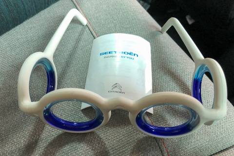 まるも亜希子の「寄り道日和」】シトロエンのちょっと変わったメガネ