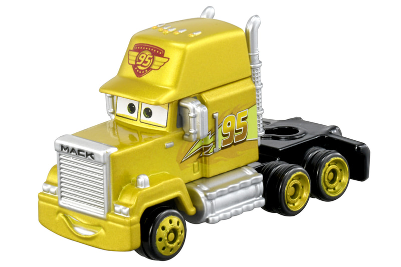 ゴールドカラーの「ライトニング・マックィーン」「メーター」「マック