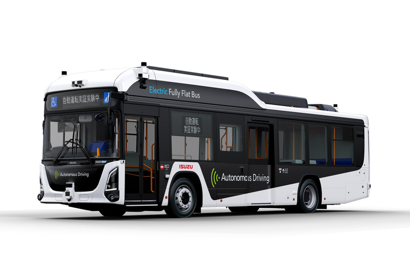 大型トラック「ギガ」世界初公開など、いすゞとUDトラックスが