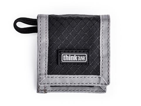 シンクタンクフォト、一眼レフ用バッテリー1本が入る小型ケース