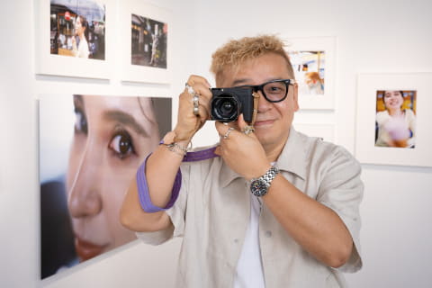 写真展レポート】“素の彼女”に出会える場所——「May J.×Fujisato Ichiro