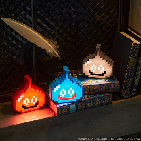 ドラクエ」ドットデザインのルームライト「ピクセライト スライム」3種