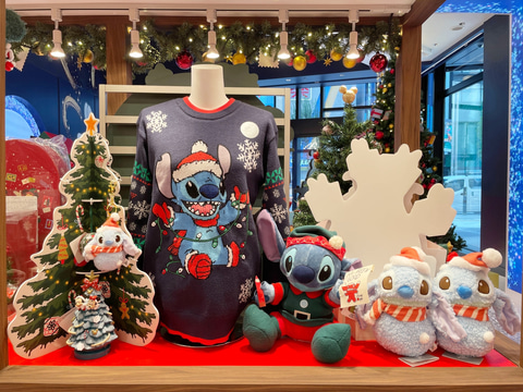スティッチの“光る”セーターが良い。「ディズニーストア クリスマス