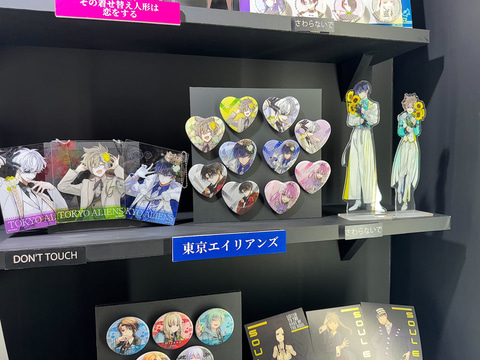 着せ恋」「黒執事」などのアニメ告知パネルがズラリ！ 「ハガレン