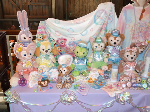 ディズニー、「ダッフィー&フレンズ20周年 カラフルハピネス」のグッズ