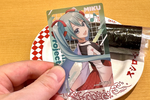 スシロー×「プロセカ」コラボメニューやグッズを撮り下ろしで紹介