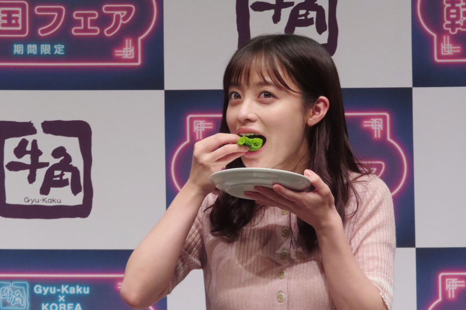 牛角「韓国フェア」スタート、橋本環奈が魅力をアピール - グルメ Watch