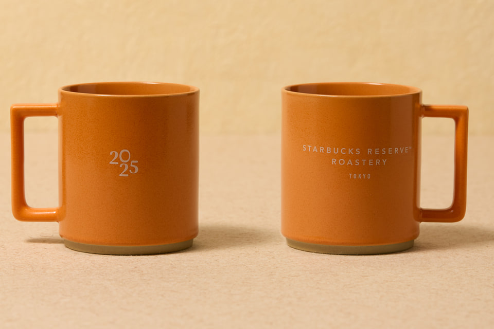 スターバックス リザーブ ロースタリー 東京、2025年の干支「巳」の