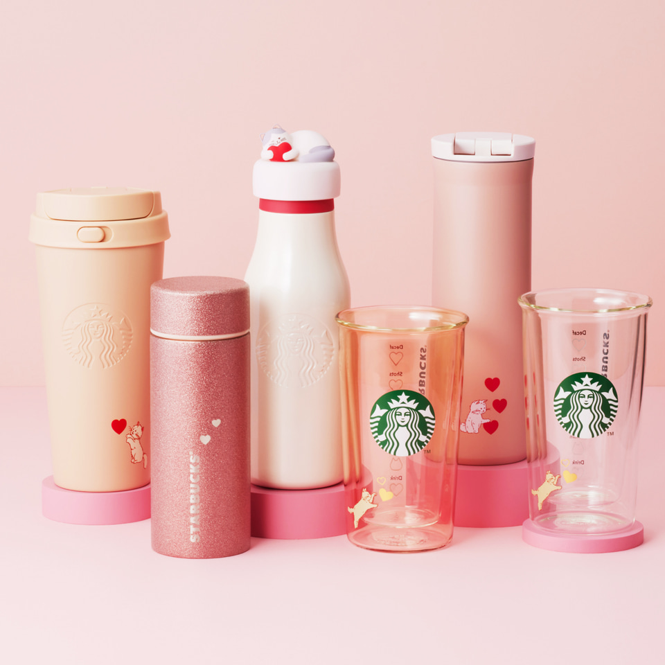 スタバ、バレンタイン2025“ハート/猫”デザインのボトルやマグ登場