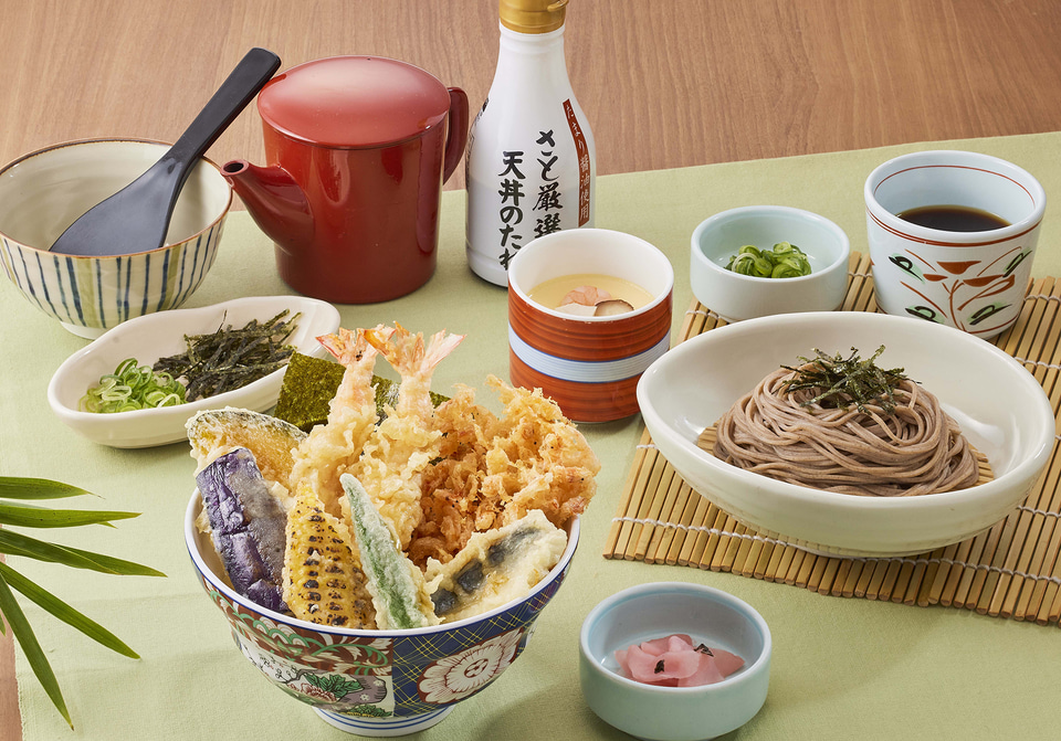 和食さと、焼津港で水揚げされた「鰹のたたき」やサクサク「桜海老の