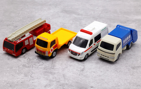 特別企画】ハッピーセット「トミカ」を一足先に遊んでみた！ EV救急車