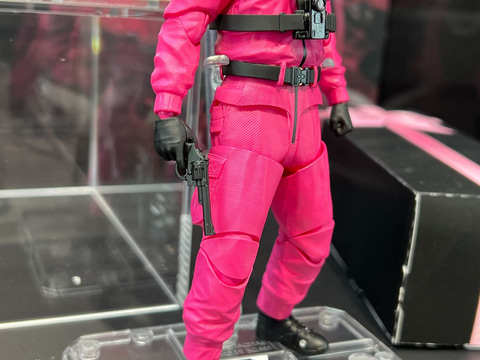 イカゲーム」のヨンヒ人形が立体化！ フロントマンやマスクド