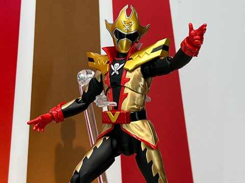 機界戦隊ゼンカイジャー」より「ツーカイザー」のS.H.Figuartsが参考